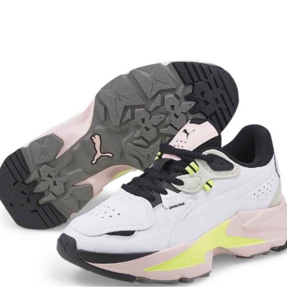 Pumas sneakers